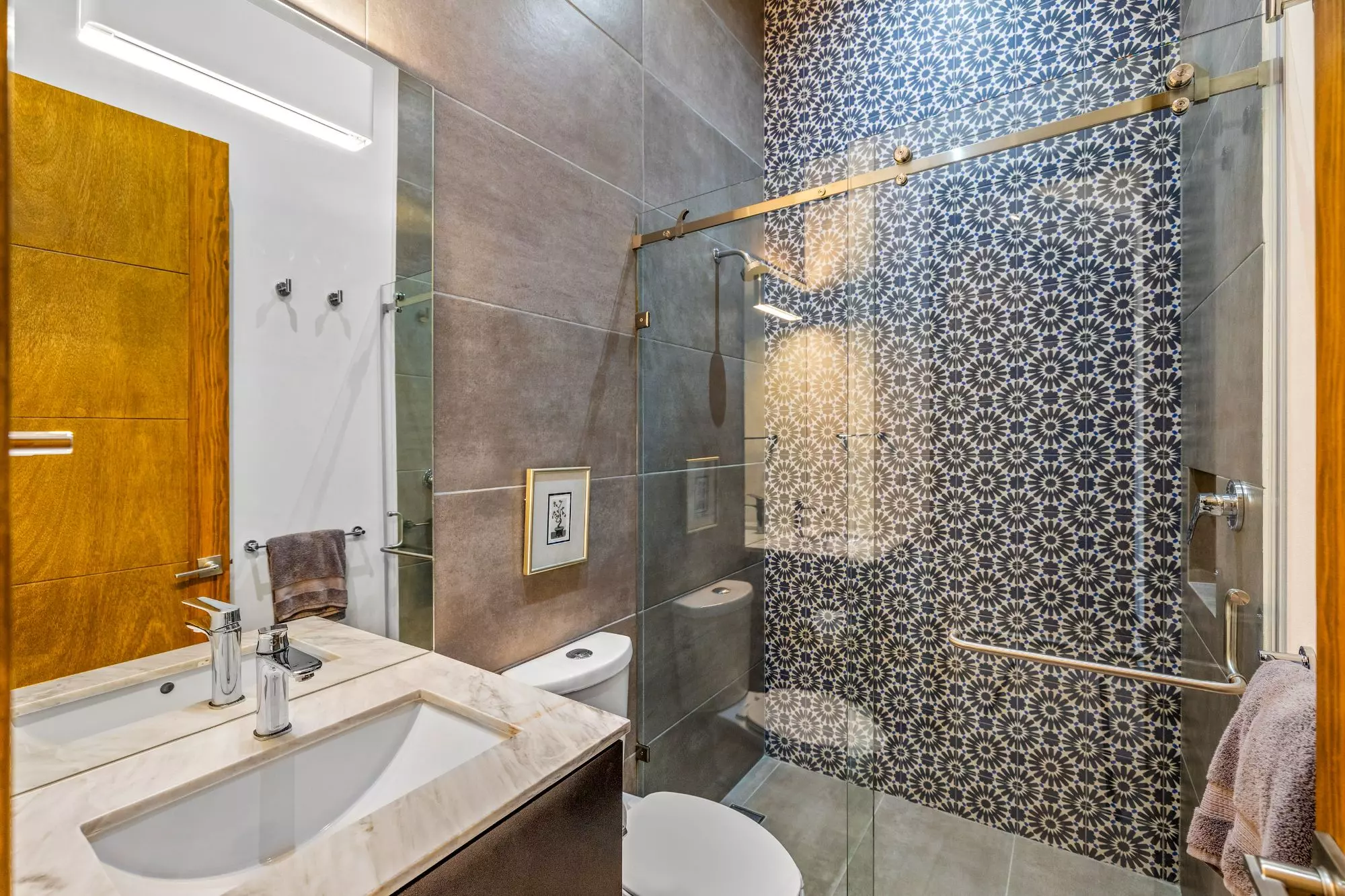 Casa Nochevieja — Guadalupe, San Miguel de Allende — photo 8 — spa-like ensuite with artisanal tilework