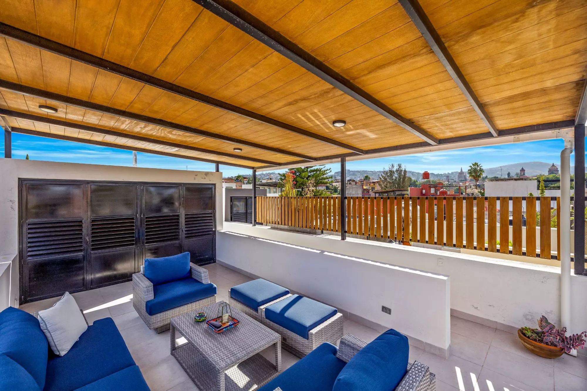 Casa Nochevieja — Guadalupe, San Miguel de Allende — photo 18 — panoramic rooftop terrace, stunning mountain views