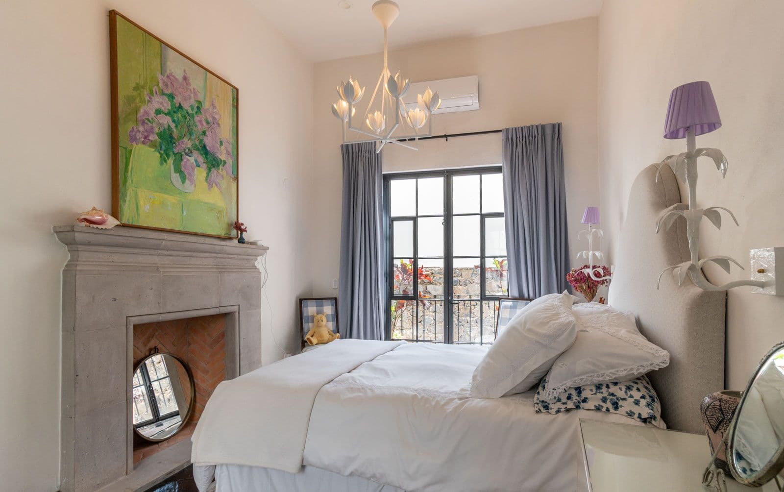 Casa Jacaranda — Guadiana, San Miguel de Allende — photo 20 — luminous bedroom with charming architectural details