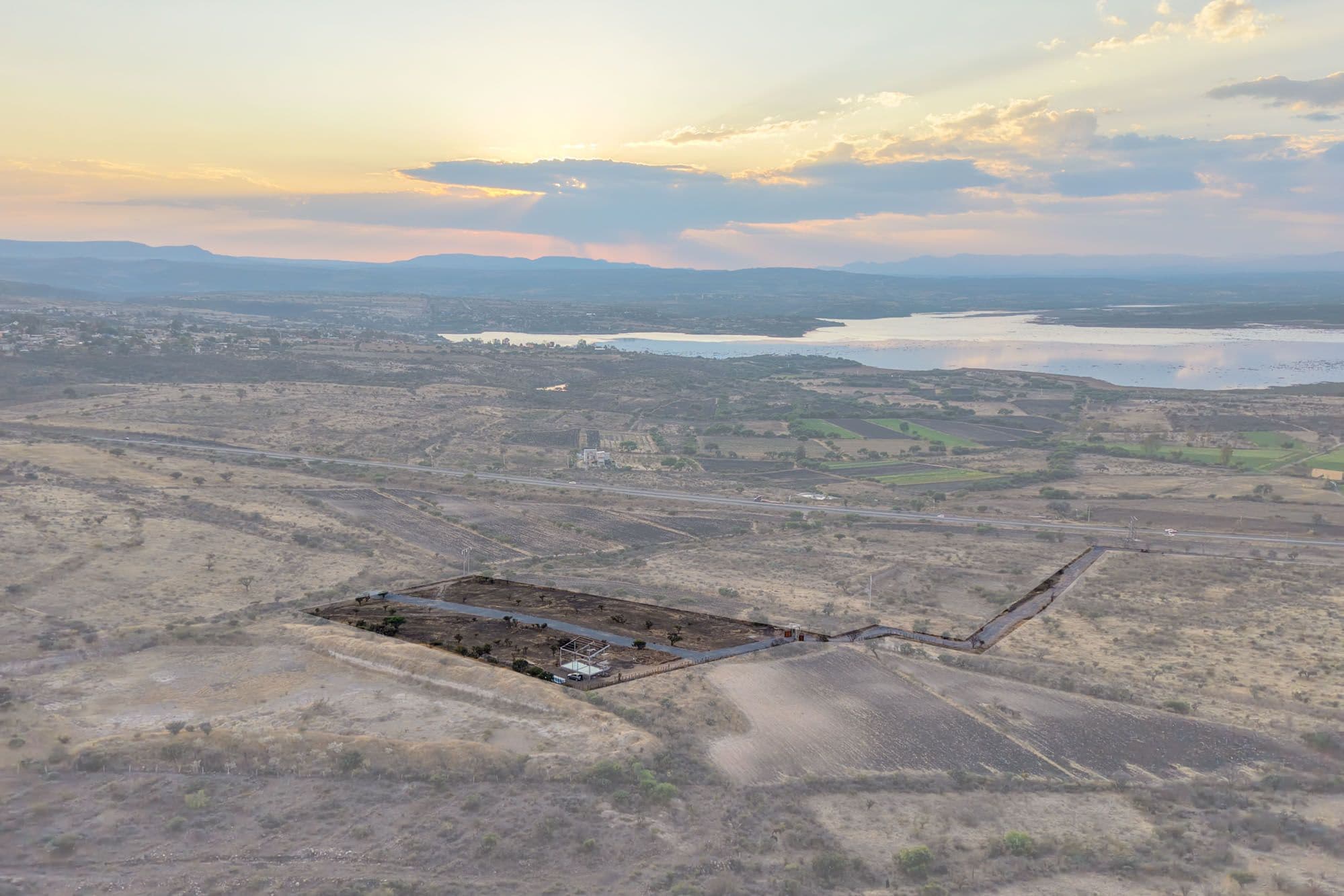 AUREA SUNSETS LOTE 4 — San Marcos de Begoña, San Miguel de Allende — photo 16 — expansive vistas, serene lakeside countryside estate