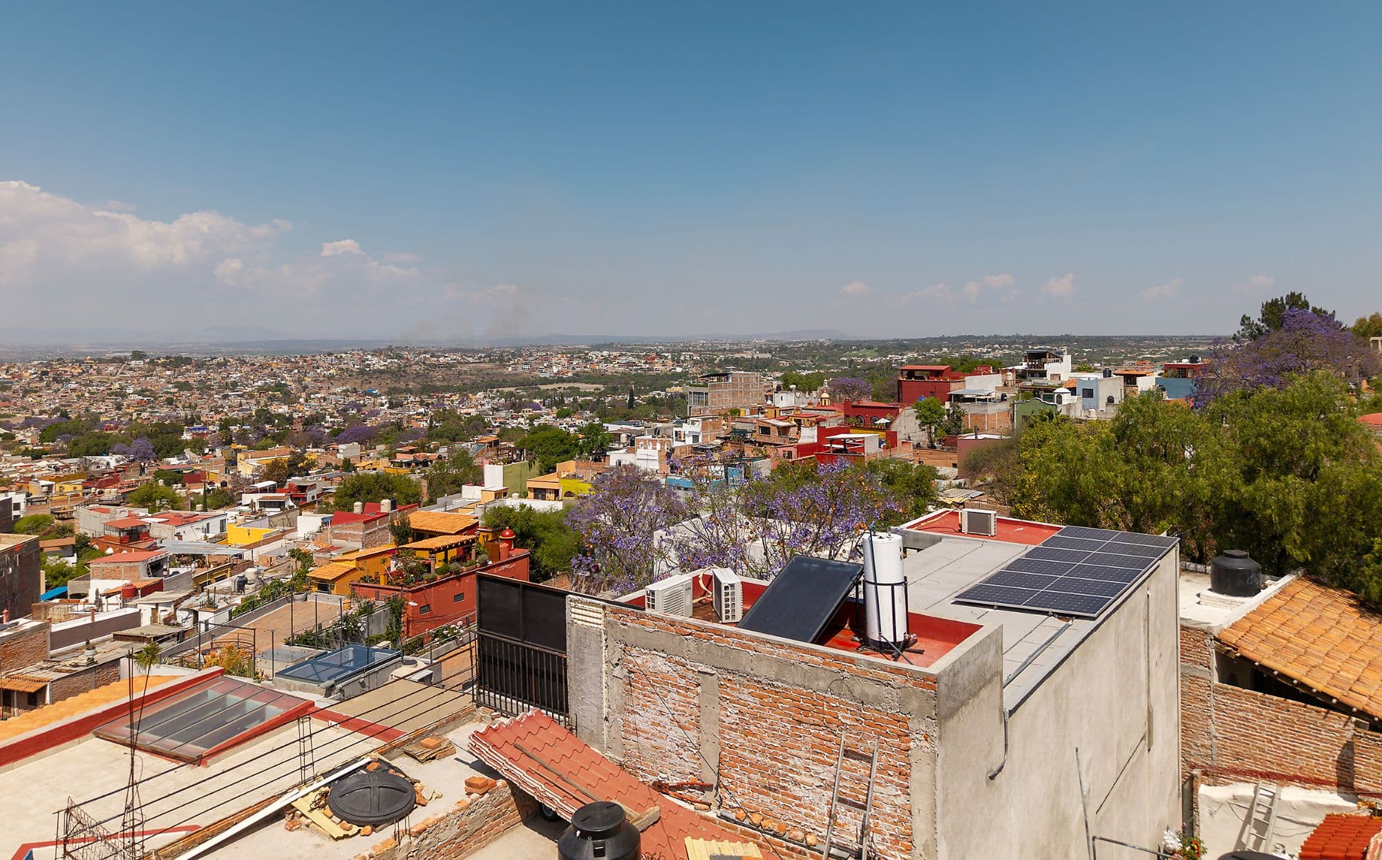 Proyecto Cjon. De Chepito — Centro, San Miguel de Allende — photo 3 — panoramic hilltop views, solar-equipped rooftop