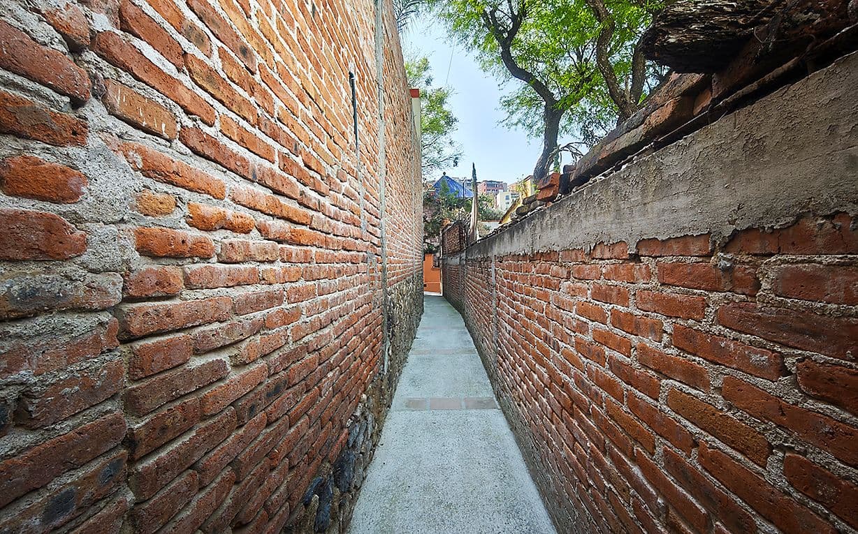 Proyecto Cjon. De Chepito — Centro, San Miguel de Allende — photo 7 — charming colonial passage, authentic terracotta warmth