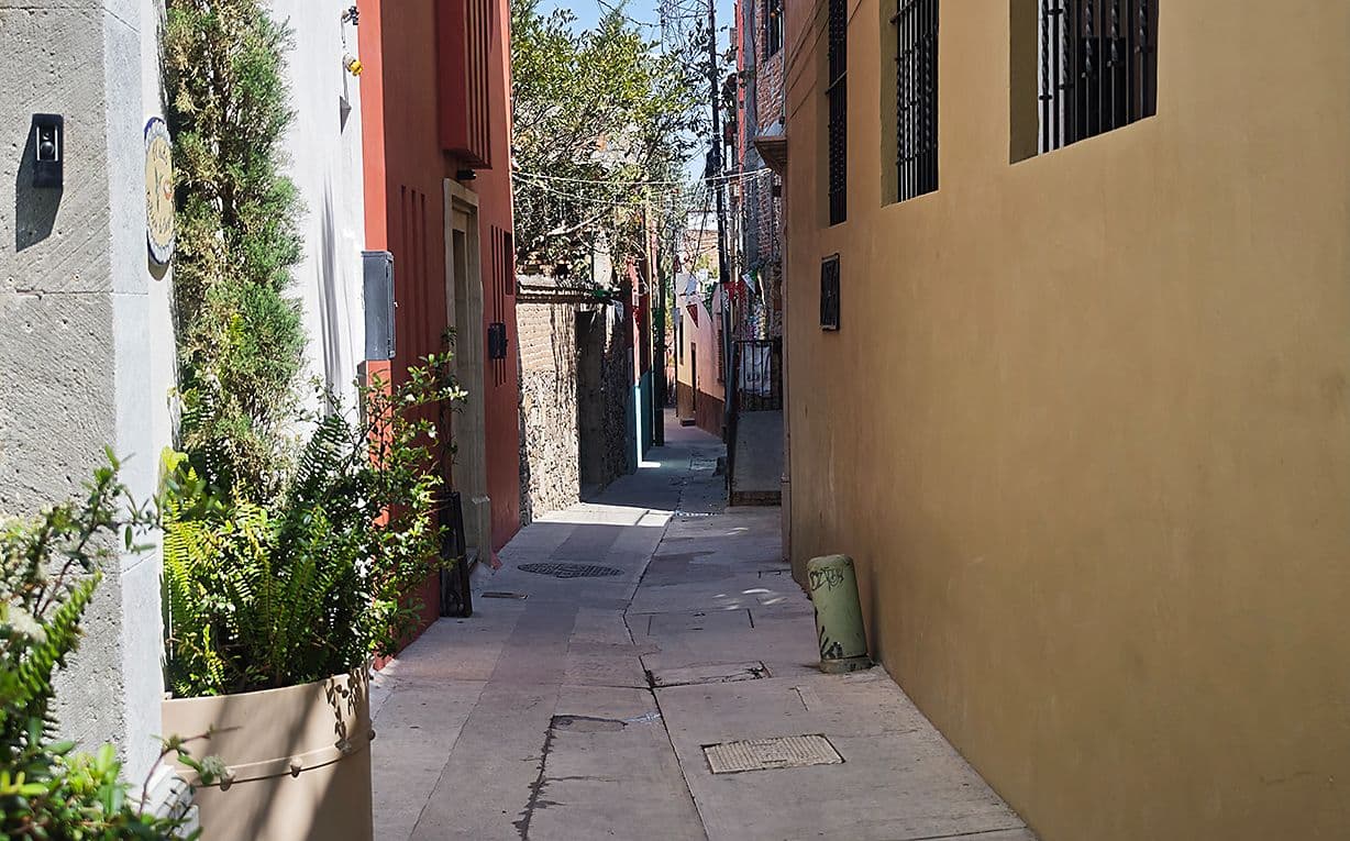 Proyecto Cjon. De Chepito — Centro, San Miguel de Allende — photo 30 — charming cobblestone alley, colonial architecture