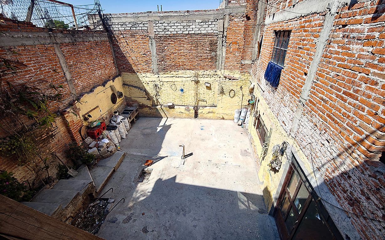 Proyecto Cjon. De Chepito — Centro, San Miguel de Allende — photo 10 — charming courtyard with authentic potential