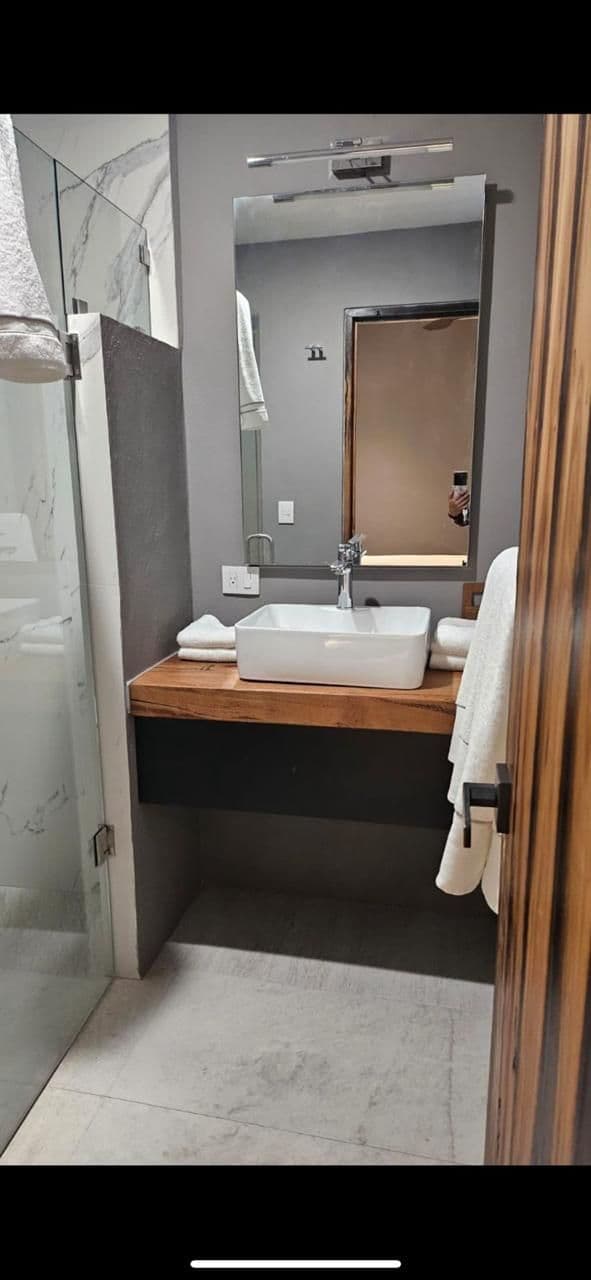 RECREO 15 — Centro, San Miguel de Allende — photo 6 — contemporary spa-inspired ensuite bathroom
