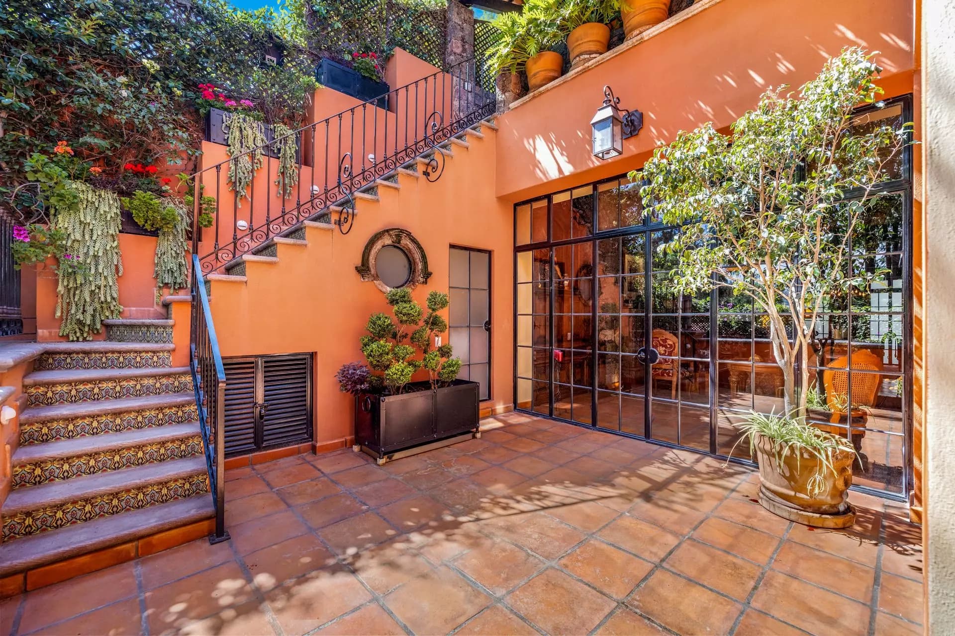Casa Flora — Guadiana, San Miguel de Allende — photo 14 — vibrant courtyard, rustic elegance, sun-drenched