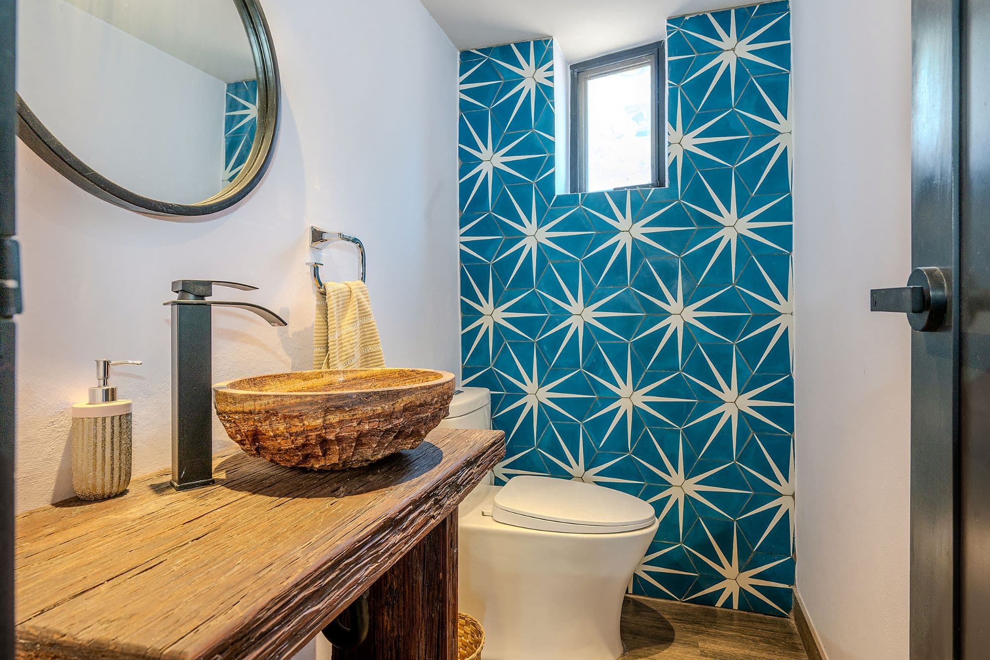 Casa Bella-Vista — Caracol, San Miguel de Allende — photo 13 — artisan spa bath with geometric elegance