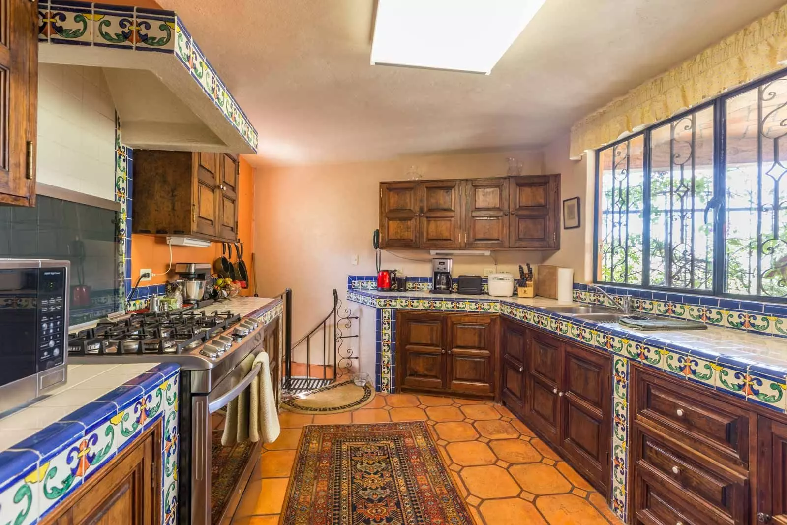 Casa Mirador del Sol — Ojo de Agua, San Miguel de Allende — photo 7 — authentic mexican kitchen, artisanal charm