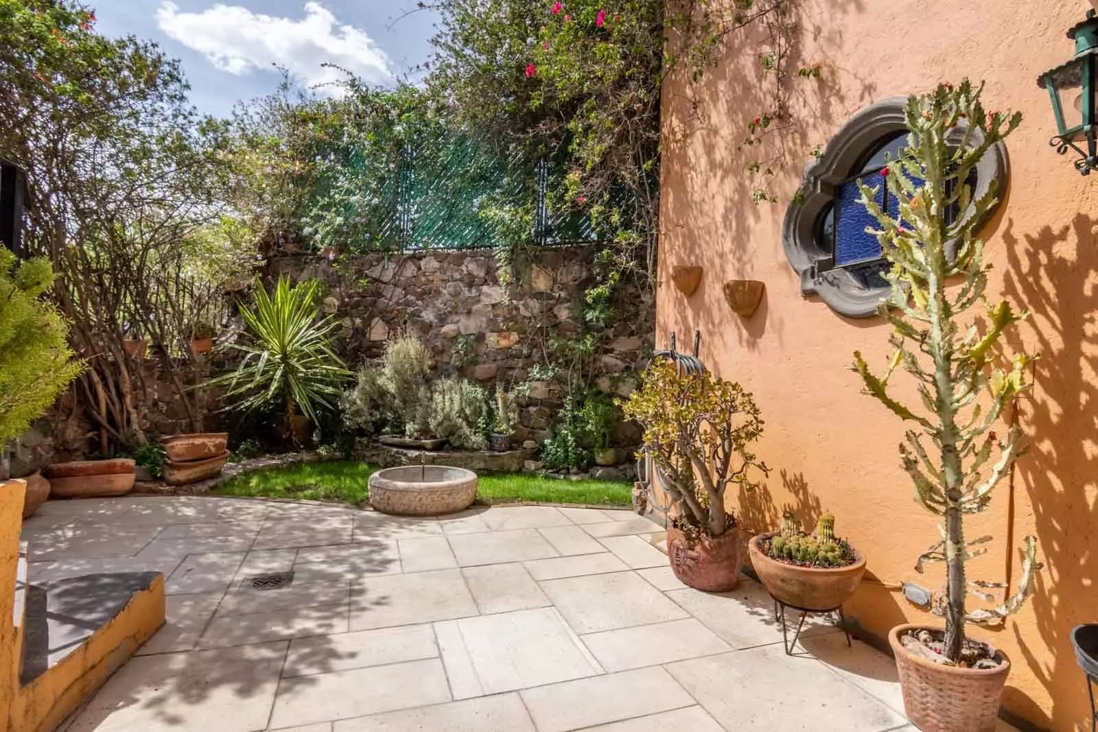 Casa Mirador del Sol — Ojo de Agua, San Miguel de Allende — photo 12 — charming courtyard oasis with character