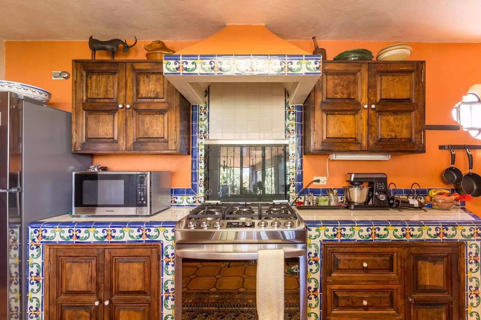 Casa Mirador del Sol — Ojo de Agua, San Miguel de Allende — photo 9 — vibrant mexican kitchen, authentic artisanal charm