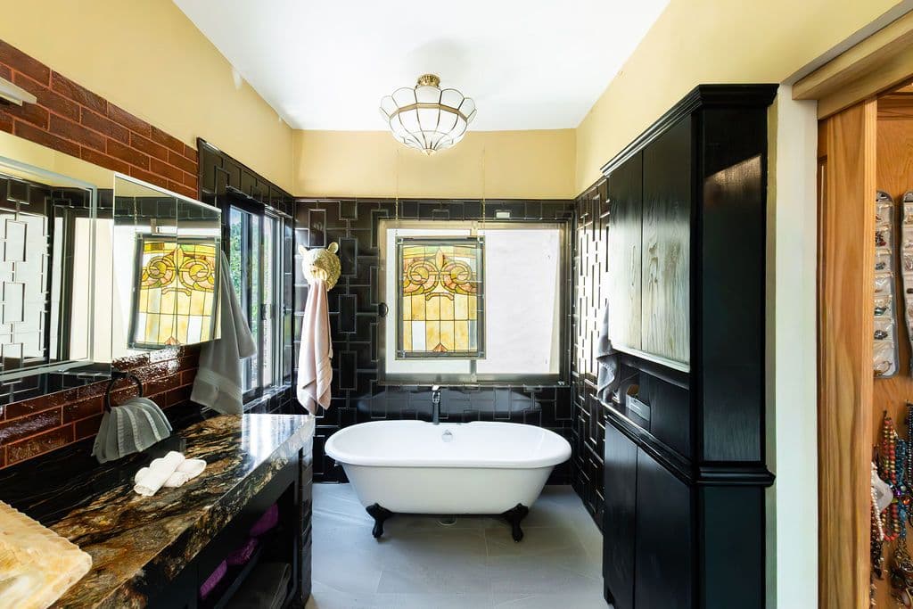 Casa Arcoiris en Rancho Los Labradores — Los Labradores, San Miguel de Allende — photo 21 — elegant spa-inspired master bath retreat