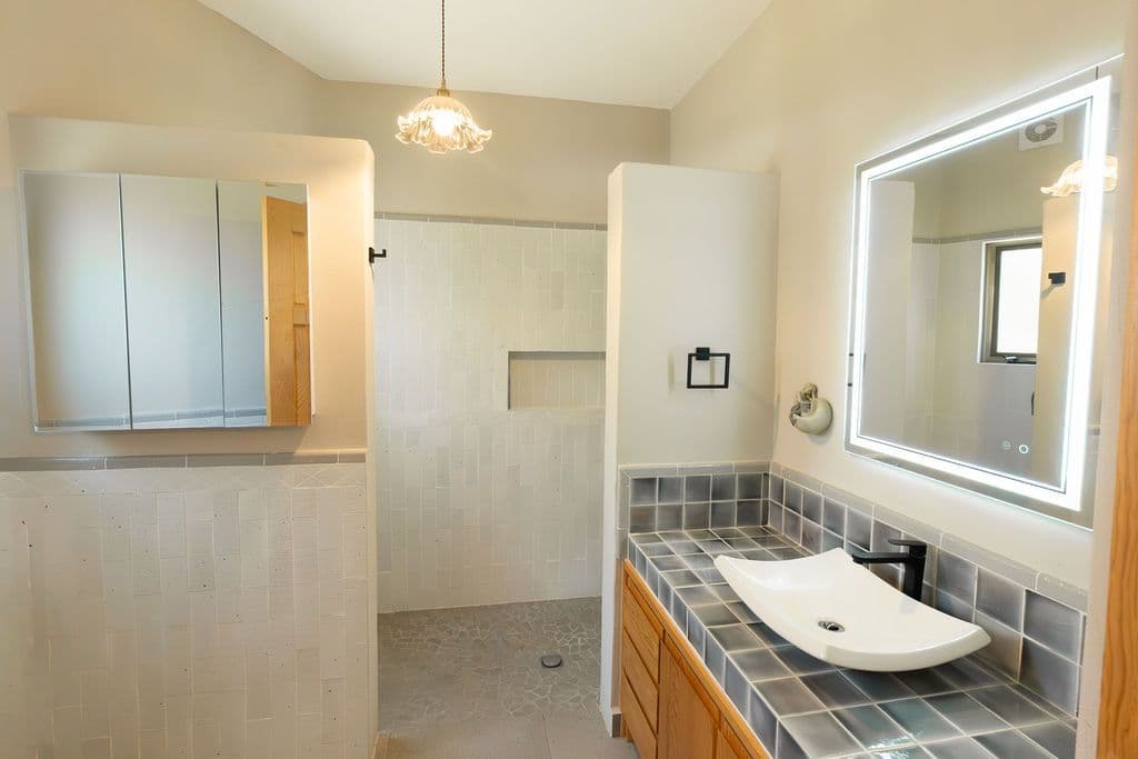 Casa Arcoiris en Rancho Los Labradores — Los Labradores, San Miguel de Allende — photo 28 — spa-inspired bathroom with luminous mirrors