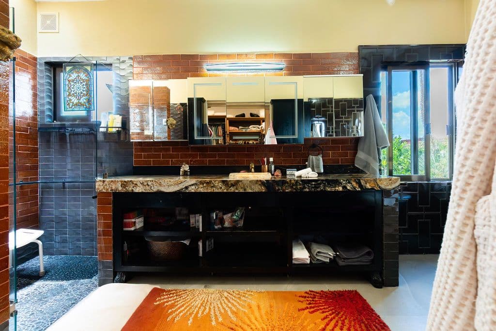 Casa Arcoiris en Rancho Los Labradores — Los Labradores, San Miguel de Allende — photo 19 — spa-inspired master bath with panoramic views