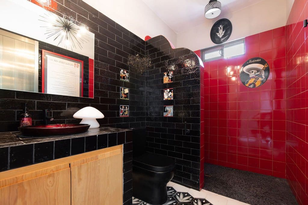 Casa Arcoiris en Rancho Los Labradores — Los Labradores, San Miguel de Allende — photo 23 — bold contemporary spa bathroom retreat