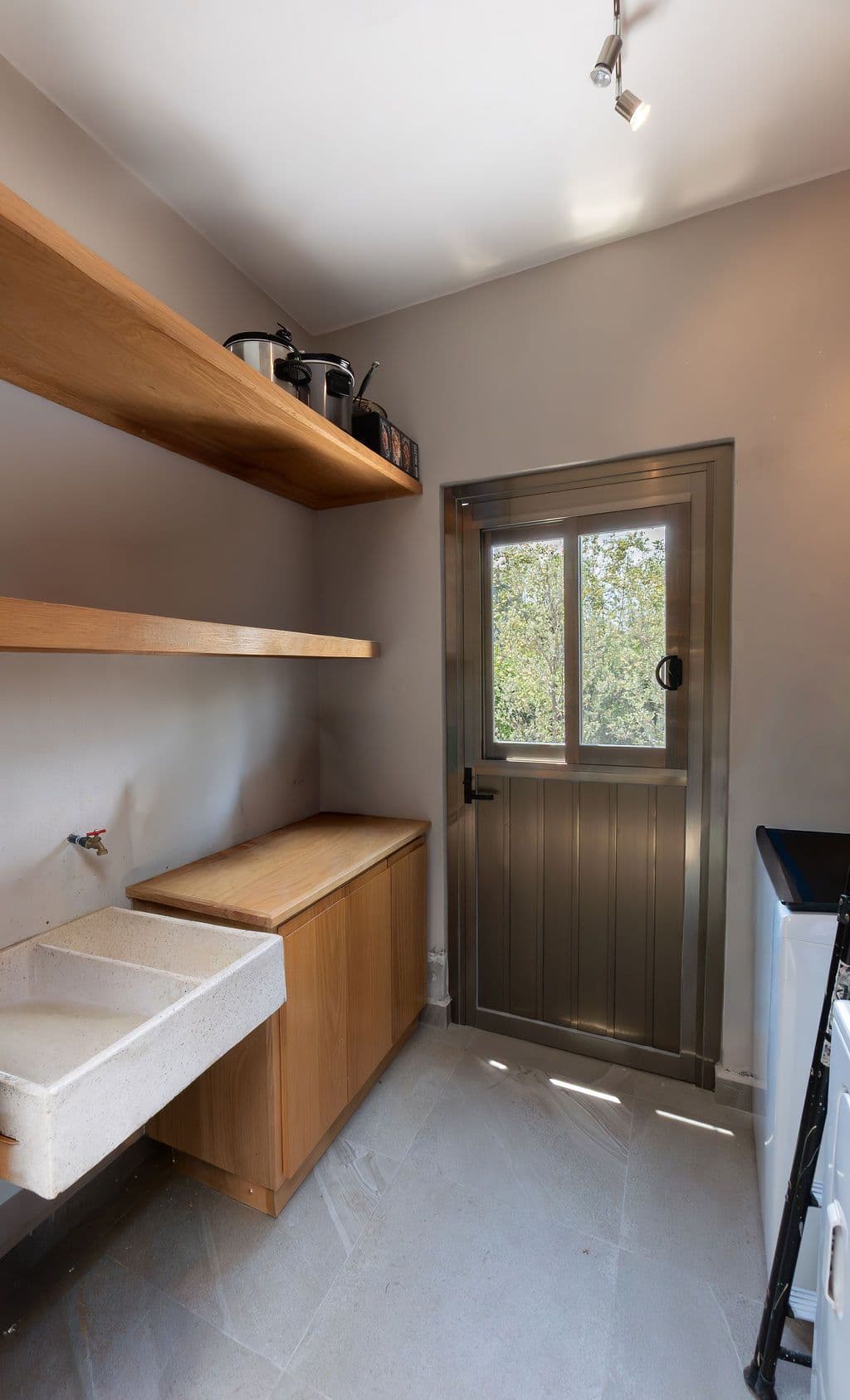 Casa Arcoiris en Rancho Los Labradores — Los Labradores, San Miguel de Allende — photo 10 — luminous utility space, rustic wood charm