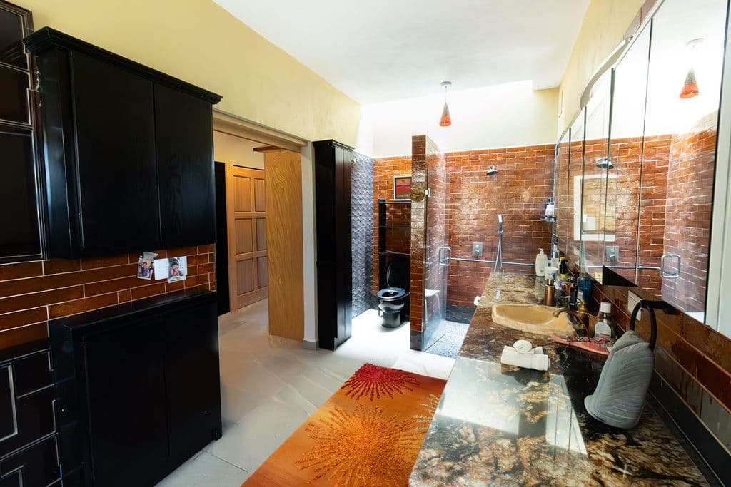 Casa Arcoiris en Rancho Los Labradores — Los Labradores, San Miguel de Allende — photo 20 — sophisticated master bath, artisanal finishes