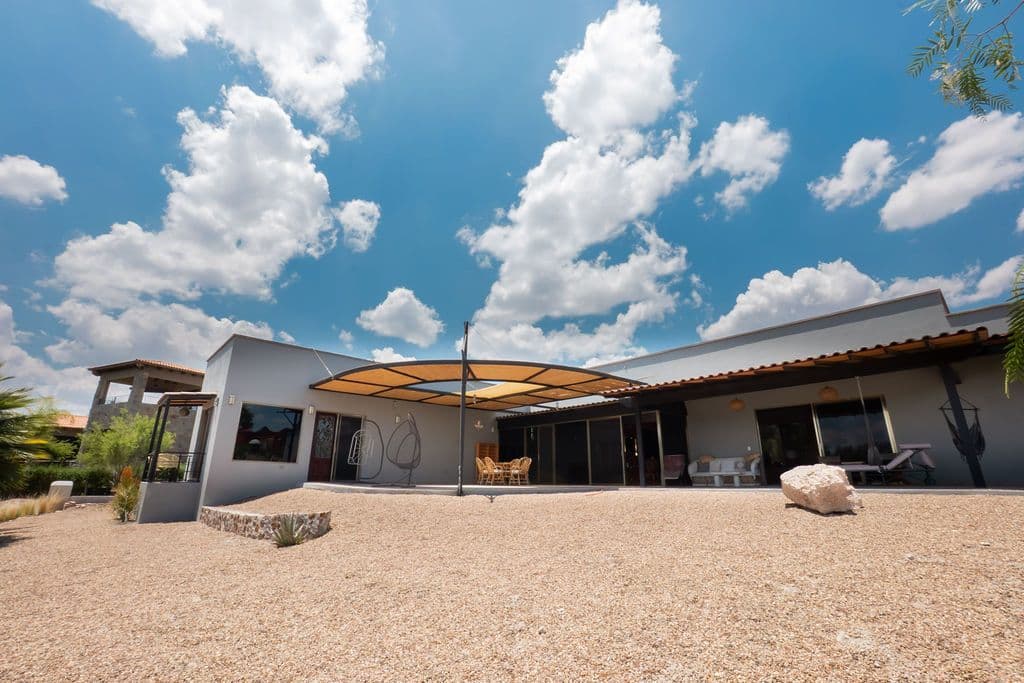 Casa Arcoiris en Rancho Los Labradores — Los Labradores, San Miguel de Allende — photo 15 — contemporary desert sanctuary with endless sky views