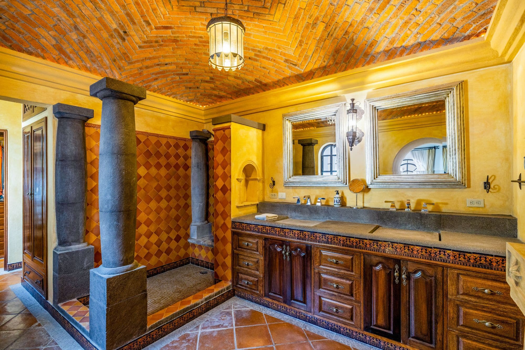 Casa Colonial Eclectica — San Antonio, San Miguel de Allende — photo 20 — stunning colonial master bath elegance