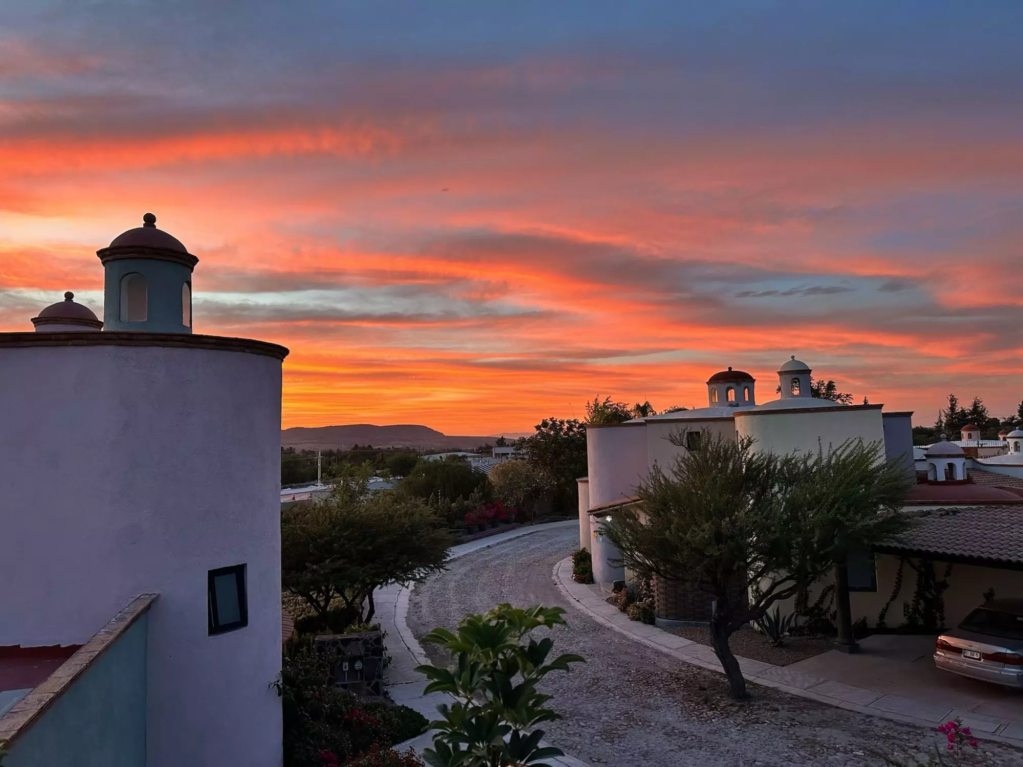 Casa Wabi Sabi en Rancho Labradores — Los Labradores, San Miguel de Allende — photo 26 — sunset views, architectural charm, timeless elegance