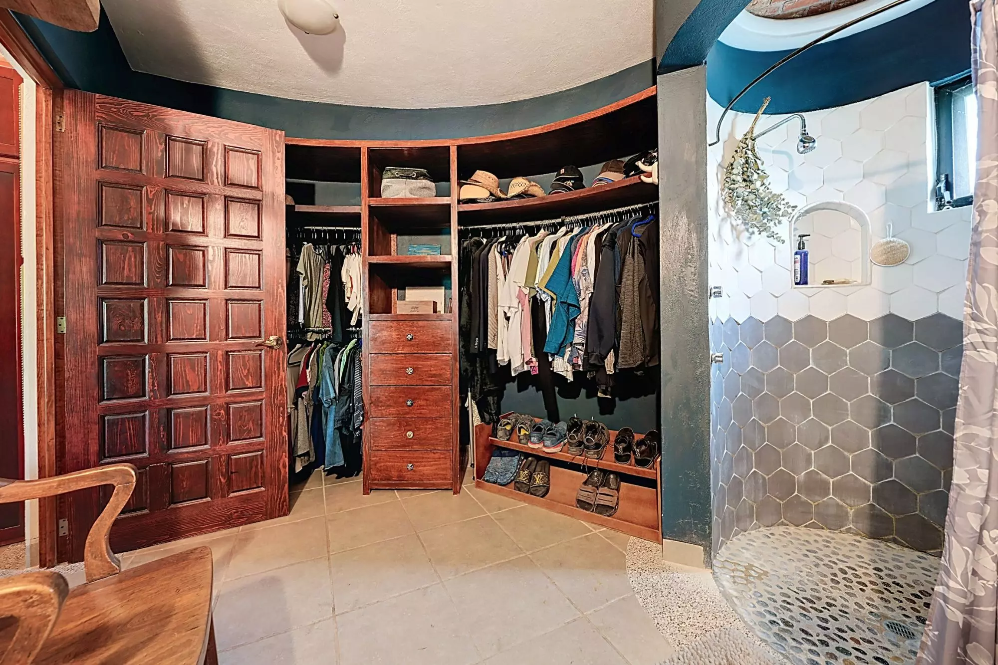 Casa Wabi Sabi en Rancho Labradores — Los Labradores, San Miguel de Allende — photo 16 — luxurious walk-in closet, spa-inspired ensuite