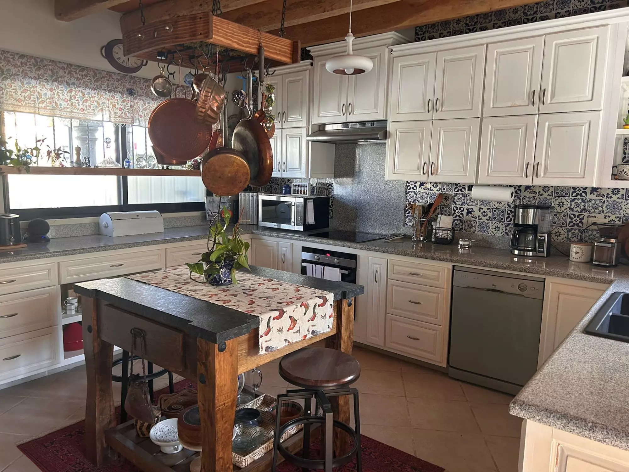 Casa Wabi Sabi en Rancho Labradores — Los Labradores, San Miguel de Allende — photo 8 — charming traditional kitchen, artisan details