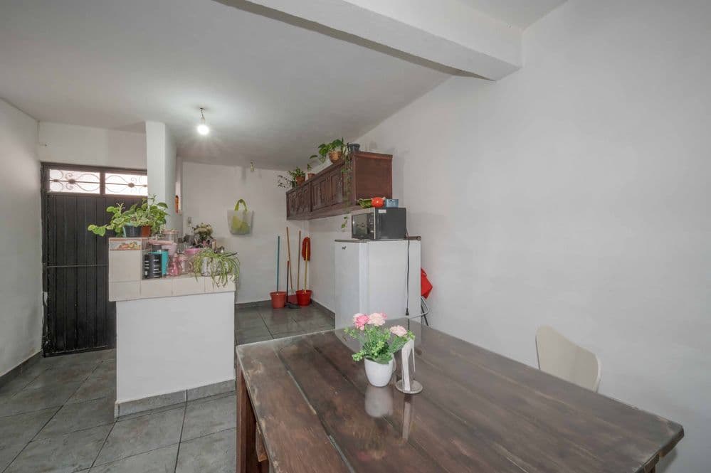 Nine-unit apartment building with varied layouts—ideal for investment. — Lindavista, San Miguel de Allende — photo 15