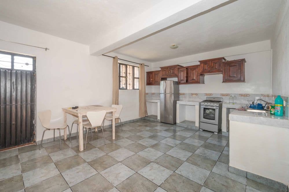 Nine-unit apartment building with varied layouts—ideal for investment. — Lindavista, San Miguel de Allende — photo 22