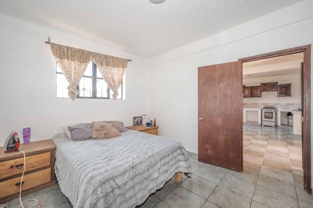 Nine-unit apartment building with varied layouts—ideal for investment. — Lindavista, San Miguel de Allende — photo 24