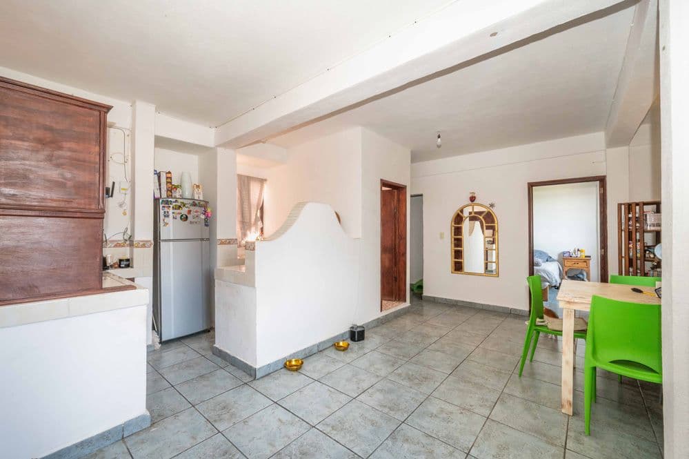 Nine-unit apartment building with varied layouts—ideal for investment. — Lindavista, San Miguel de Allende — photo 2