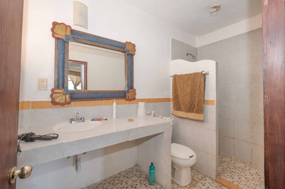 Nine-unit apartment building with varied layouts—ideal for investment. — Lindavista, San Miguel de Allende — photo 25