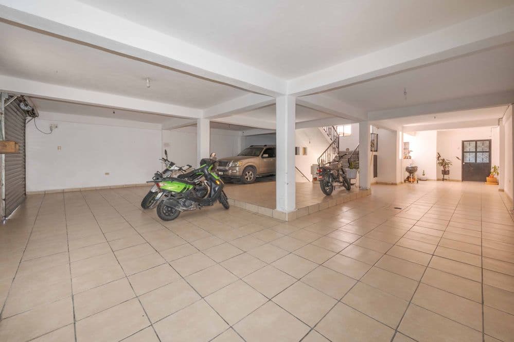 Nine-unit apartment building with varied layouts—ideal for investment. — Lindavista, San Miguel de Allende — photo 20