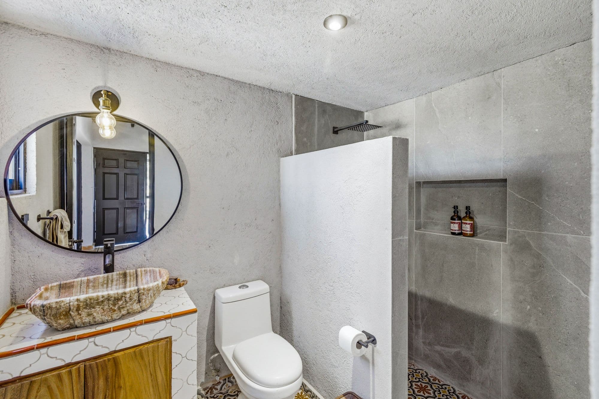 Casa Pavo Real — Sosnabar, San Miguel de Allende — photo 10 — contemporary spa-inspired ensuite bathroom