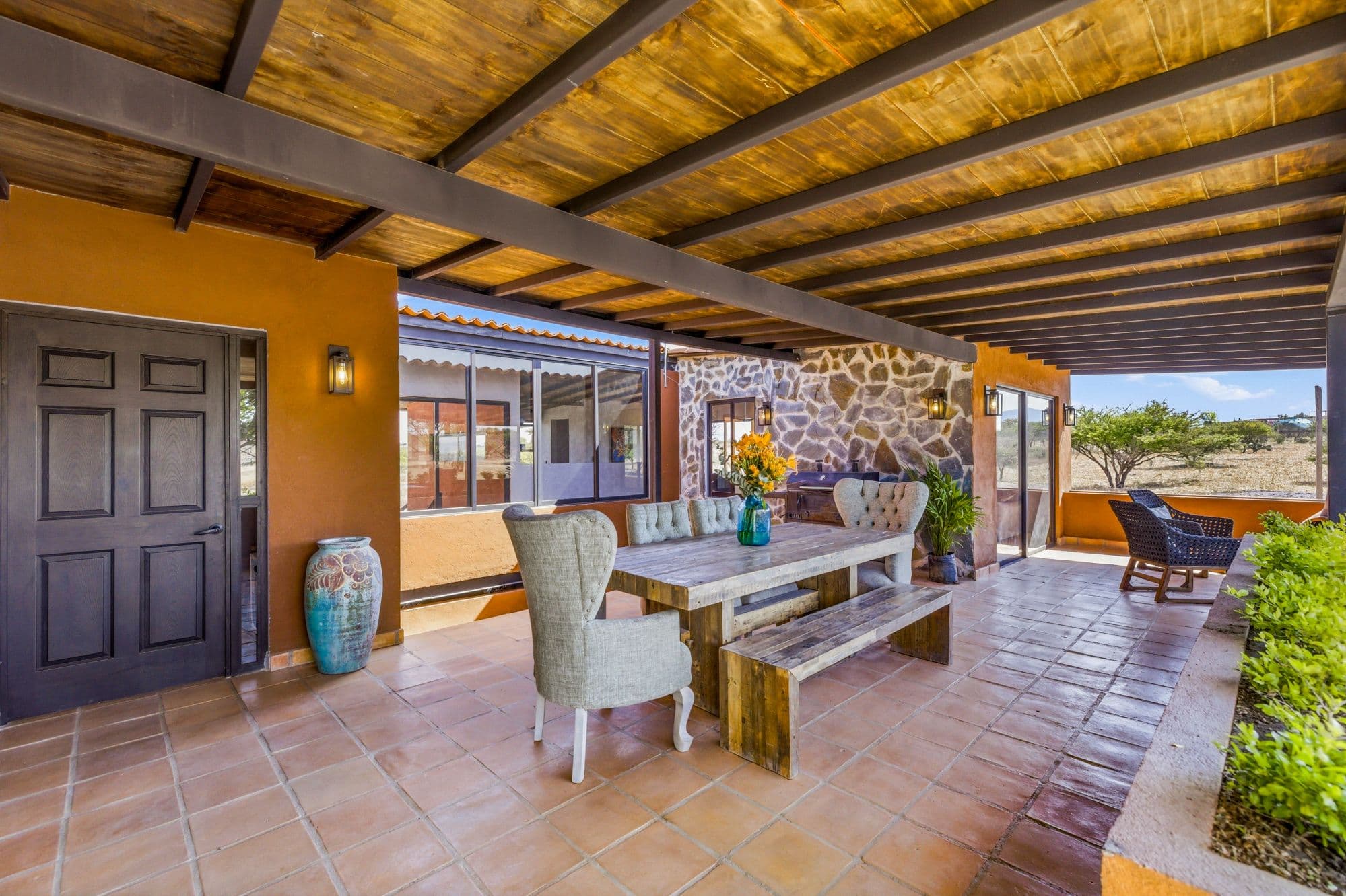 Casa Pavo Real — Sosnabar, San Miguel de Allende — photo 3 — luminous covered terrace, authentic charm