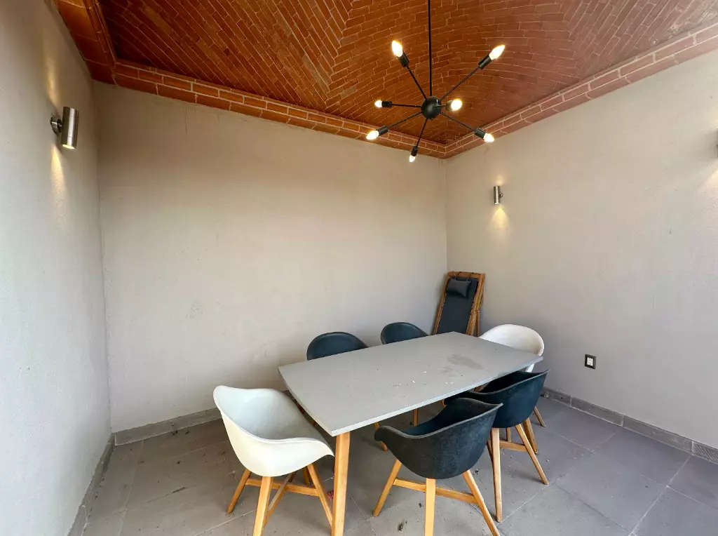 Casa Paraiso Arcangeles — El Paraiso, San Miguel de Allende — photo 3 — sophisticated meeting space with architectural ceiling