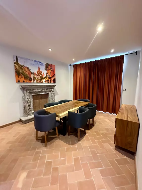 Casa Paraiso Arcangeles — El Paraiso, San Miguel de Allende — photo 9 — sophisticated dining with architectural elegance