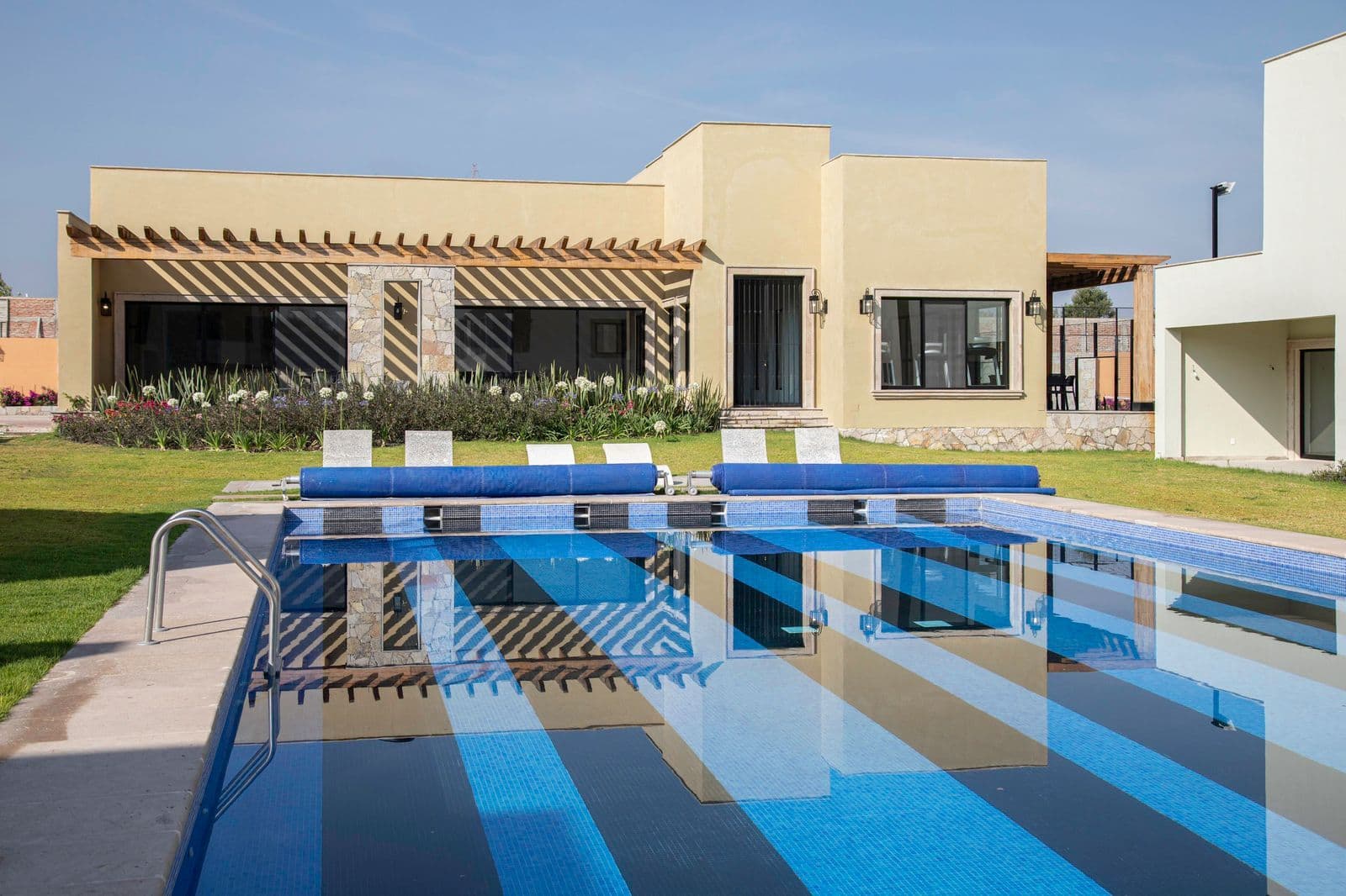 DEPARTAMENTO EN CASCO DE LANDETA PB β Atascadero (Arcos de San Miguel), San Miguel de Allende β photo 11 β contemporary luxury with resort-style pool