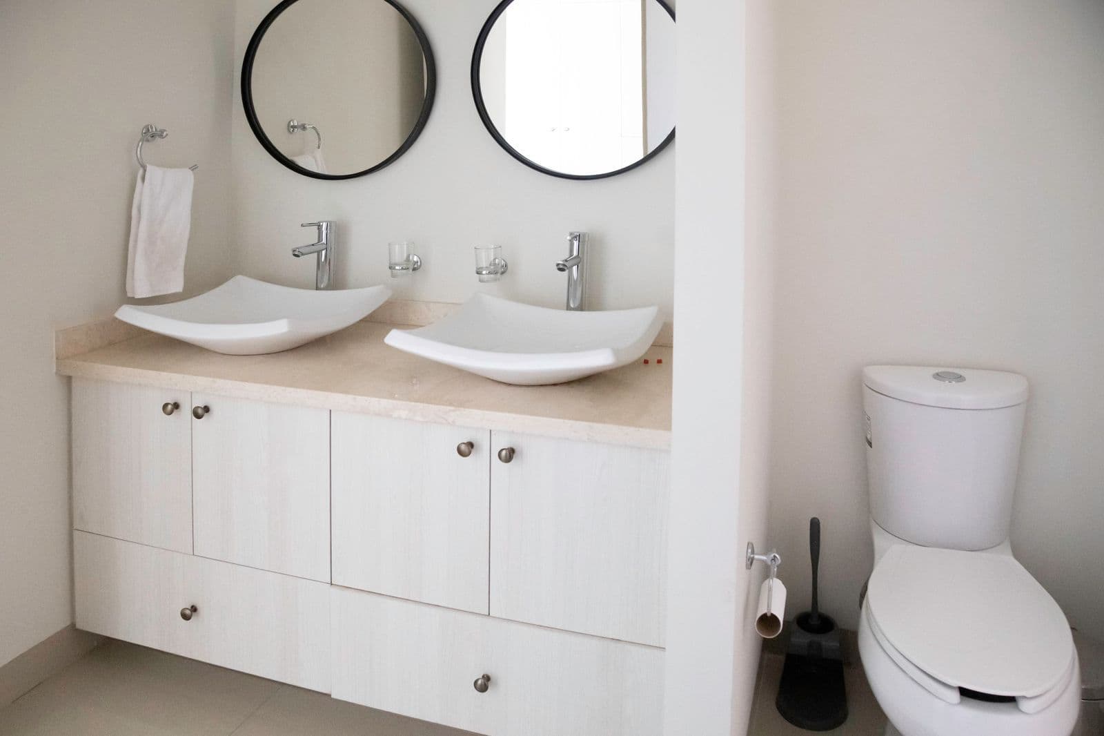 DEPARTAMENTO EN CASCO DE LANDETA PB β Atascadero (Arcos de San Miguel), San Miguel de Allende β photo 6 β spa-inspired dual vanity bathroom