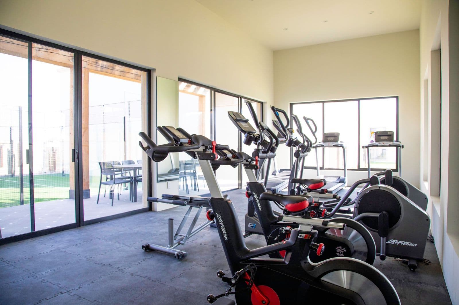 DEPARTAMENTO EN CASCO DE LANDETA PB β Atascadero (Arcos de San Miguel), San Miguel de Allende β photo 13 β luminous fitness sanctuary with panoramic vistas