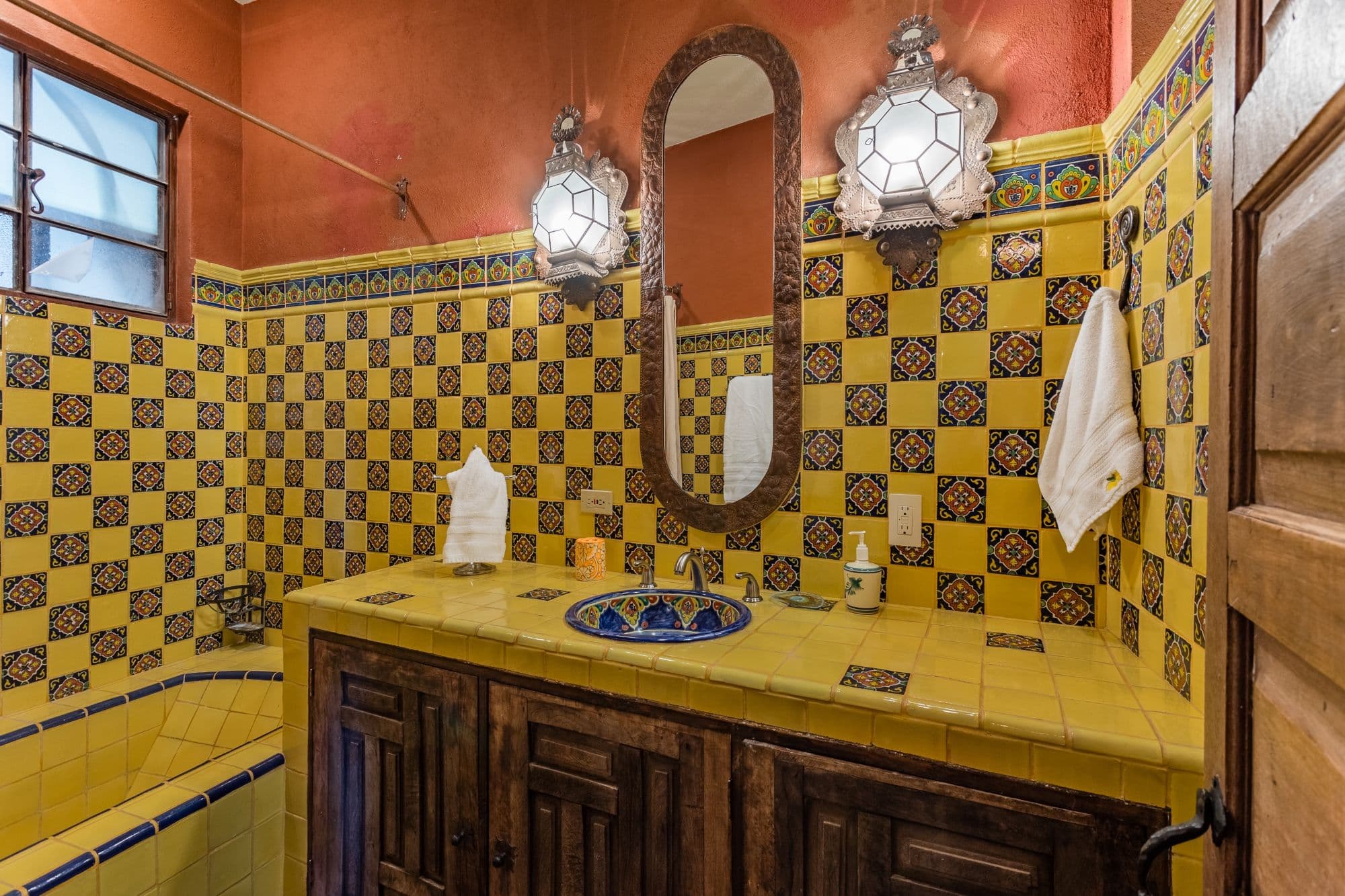 Casa de los Limones — San Antonio, San Miguel de Allende — photo 17 — authentic talavera-tiled mexican bath