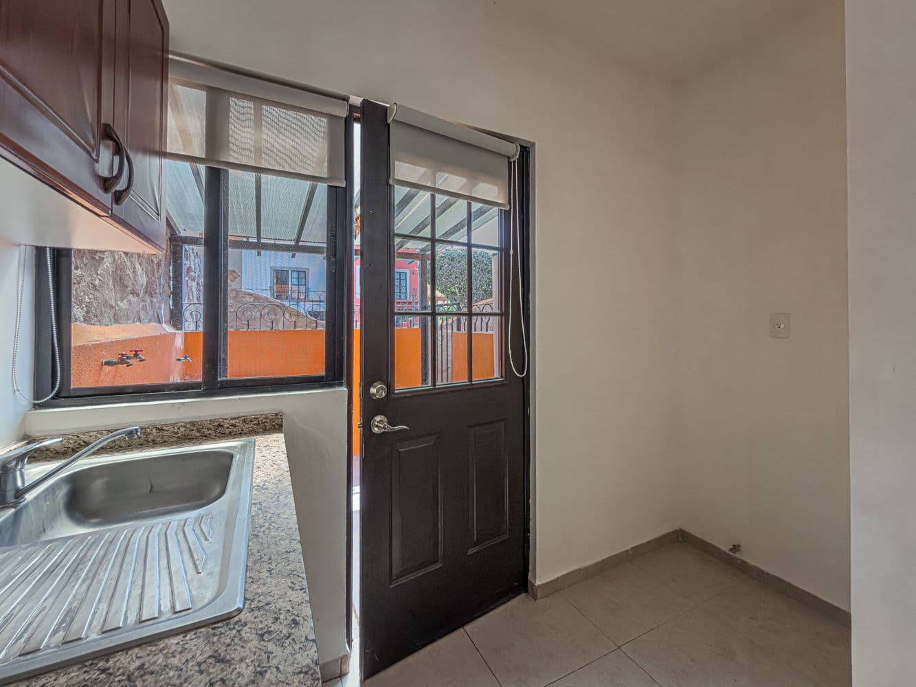 Casa Terracota — Zirándaro, San Miguel de Allende — photo 6 — charming kitchen with vibrant courtyard views