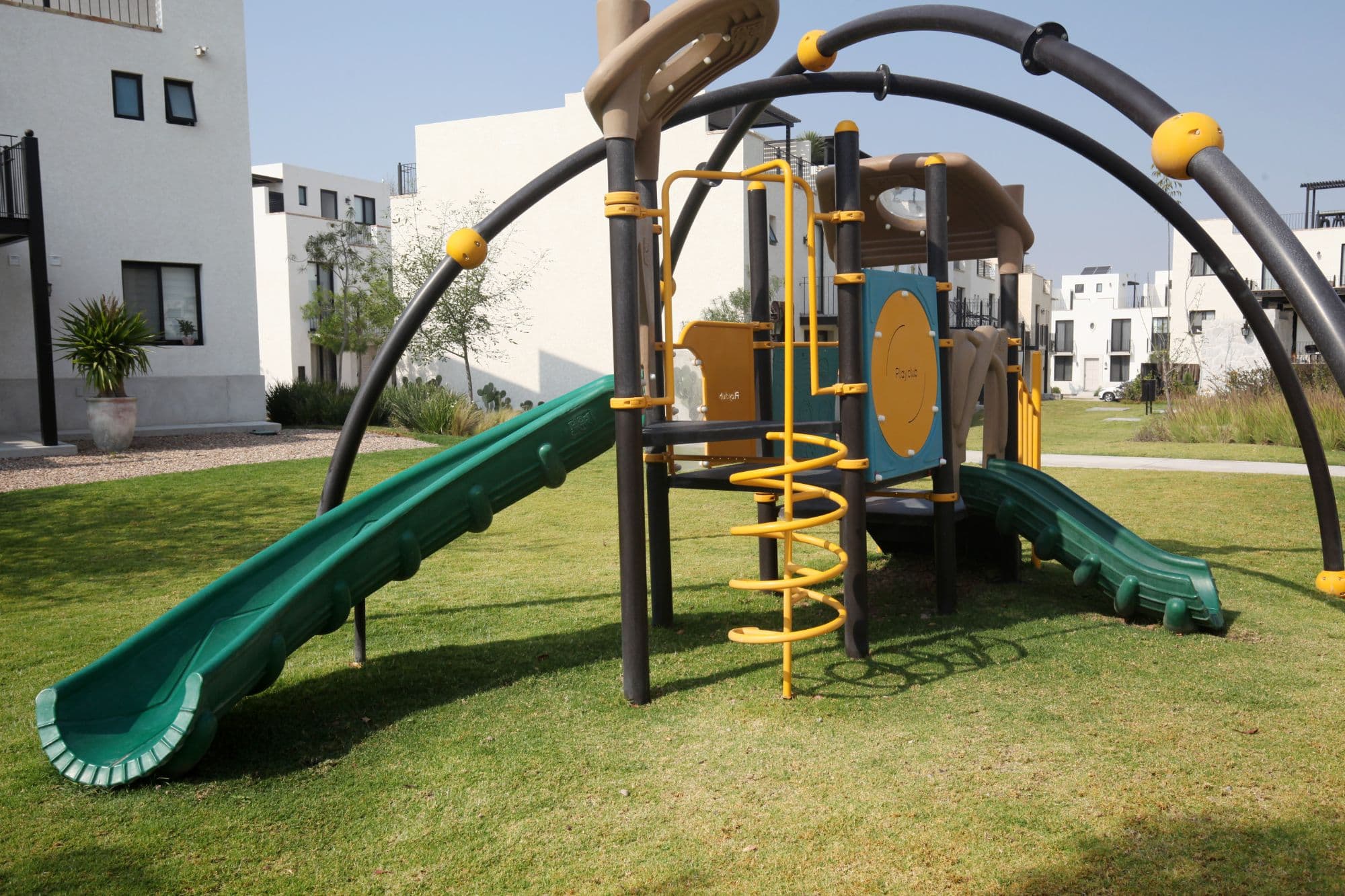 Casa Angeles Residencial La Luminaria — Atascadero (Arcos de San Miguel), San Miguel de Allende — photo 3 — modern playground, manicured grounds, community living