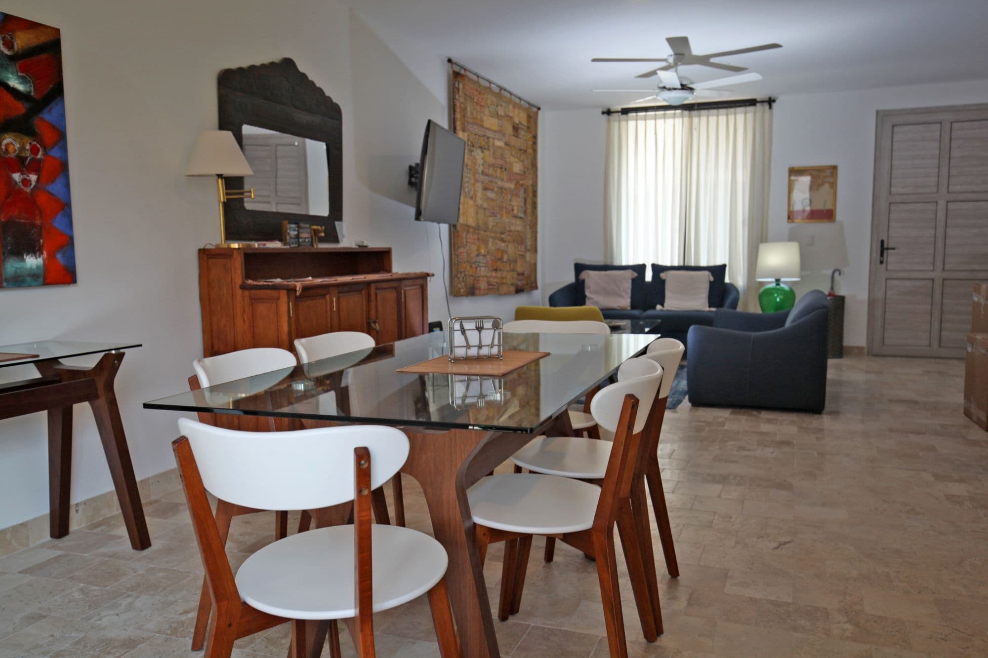 Casa Angeles Residencial La Luminaria — Atascadero (Arcos de San Miguel), San Miguel de Allende — photo 28 — sophisticated open living and dining space