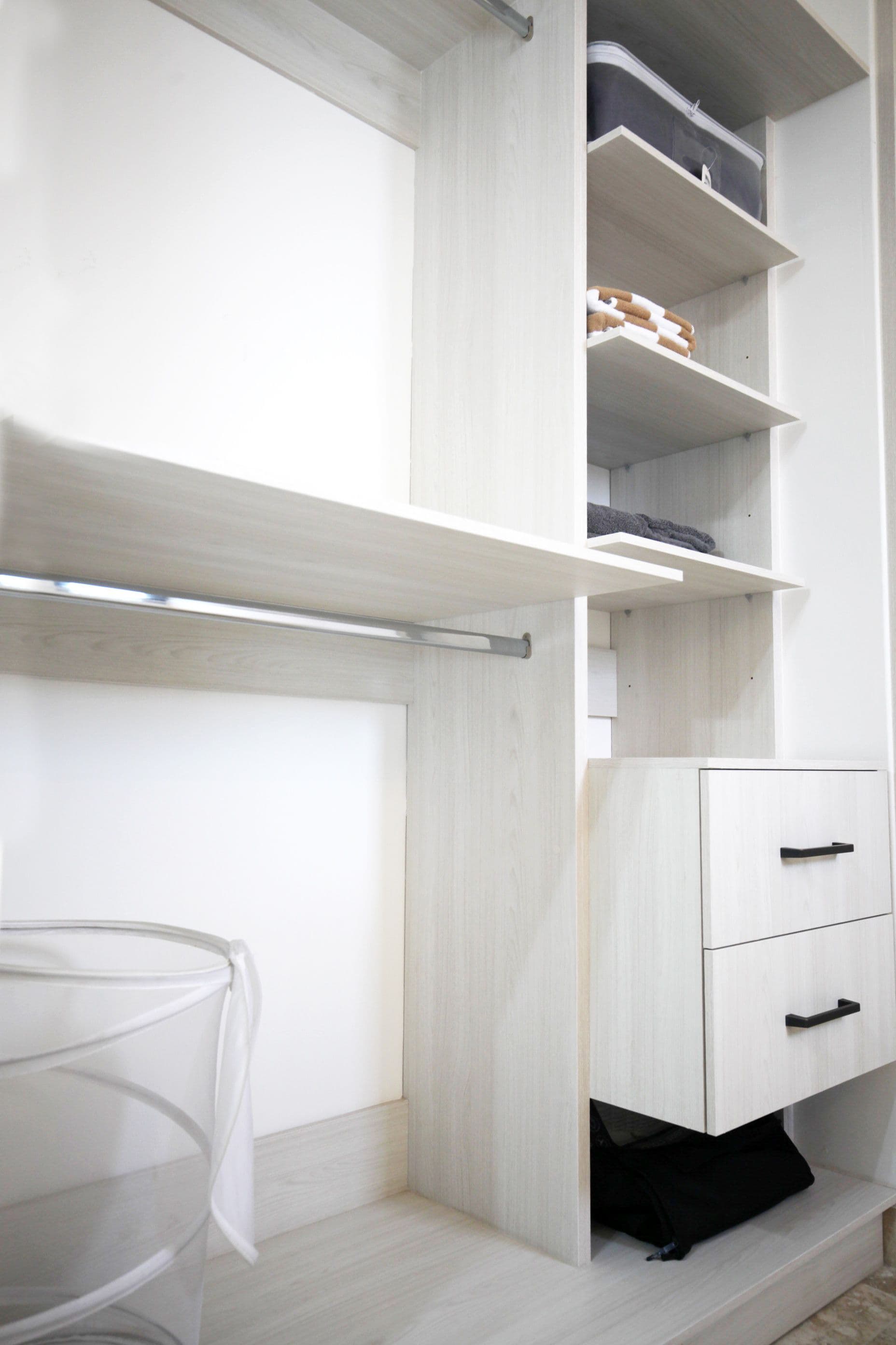 Casa Angeles Residencial La Luminaria — Atascadero (Arcos de San Miguel), San Miguel de Allende — photo 21 — minimalist master bath, thoughtful storage design