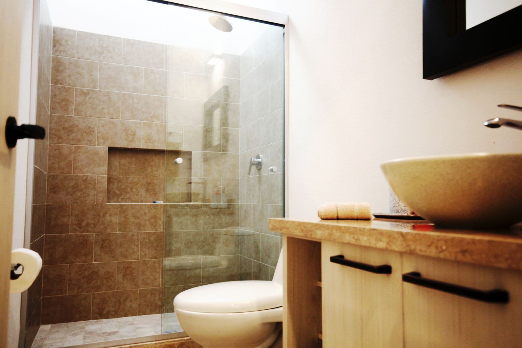 Casa Angeles Residencial La Luminaria — Atascadero (Arcos de San Miguel), San Miguel de Allende — photo 22 — spa-inspired bathroom with elegant finishes