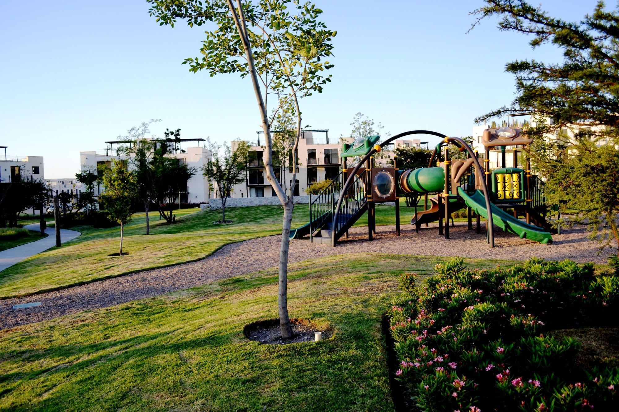 Casa Angeles Residencial La Luminaria — Atascadero (Arcos de San Miguel), San Miguel de Allende — photo 7 — modern community playground with verdant landscaping