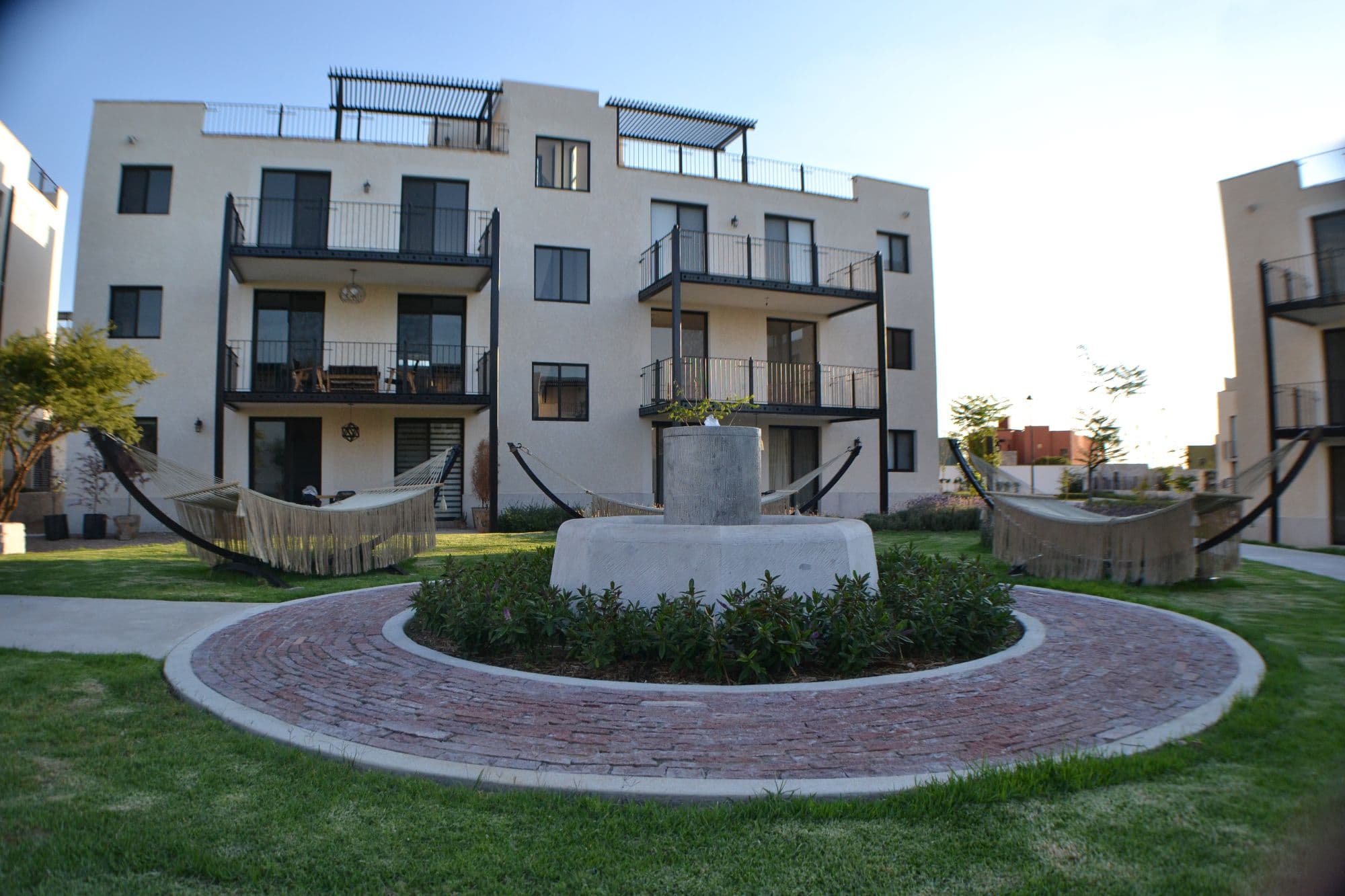 Casa Angeles Residencial La Luminaria — Atascadero (Arcos de San Miguel), San Miguel de Allende — photo 4 — contemporary courtyard oasis, gracious living spaces