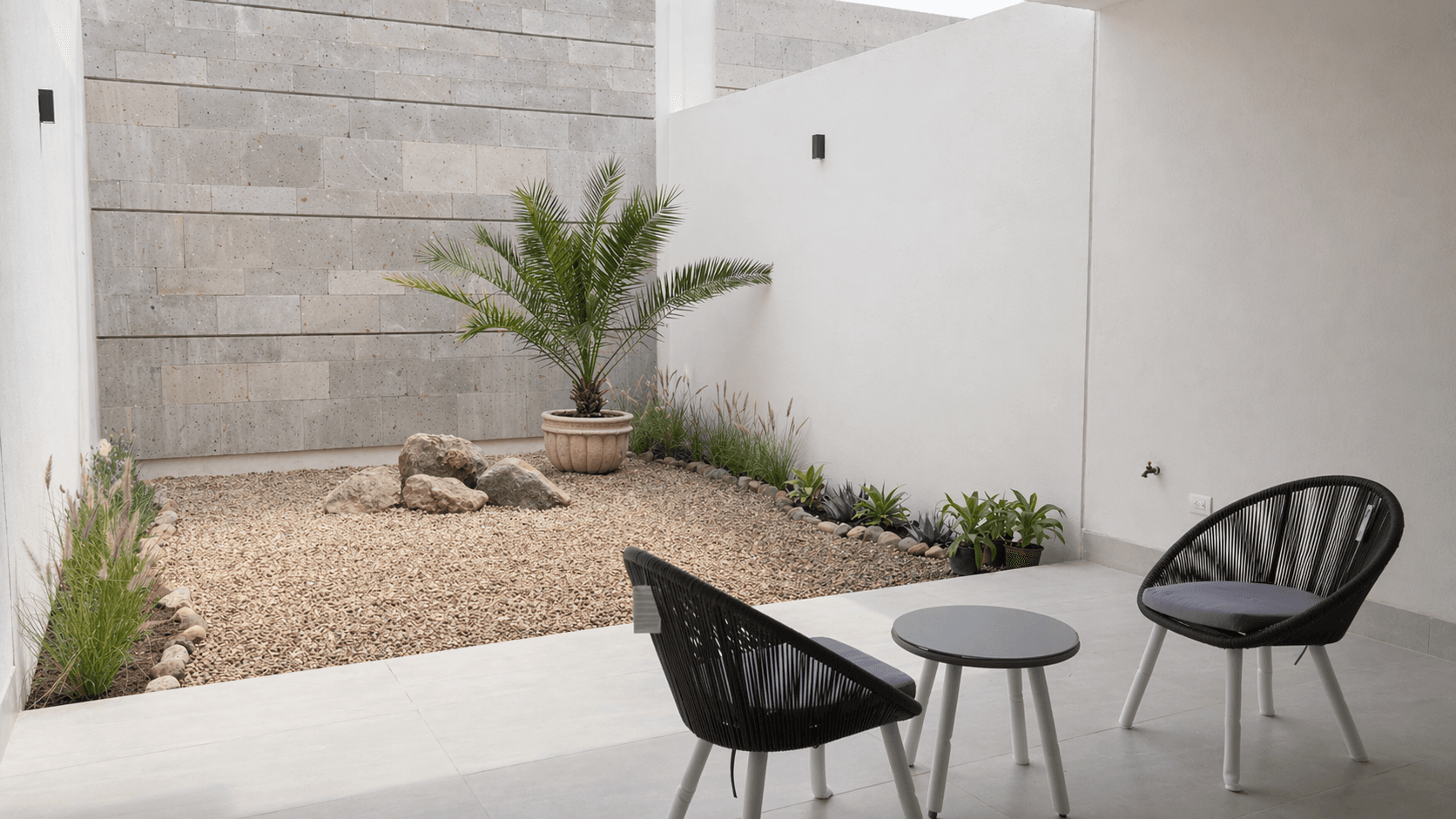 Casa nueva en la Conspiración — Valle del Maíz, San Miguel de Allende — photo 5 — serene courtyard oasis with desert landscaping