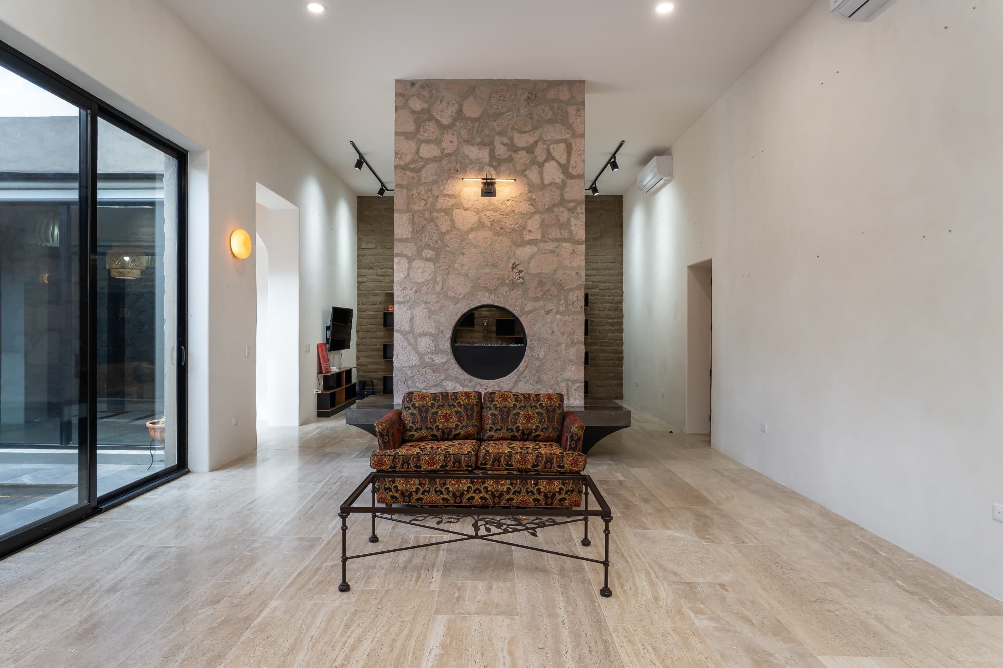Santuario Tierra Viva — Sosnabar, San Miguel de Allende — photo 28 — contemporary sanctuary with soaring ceilings