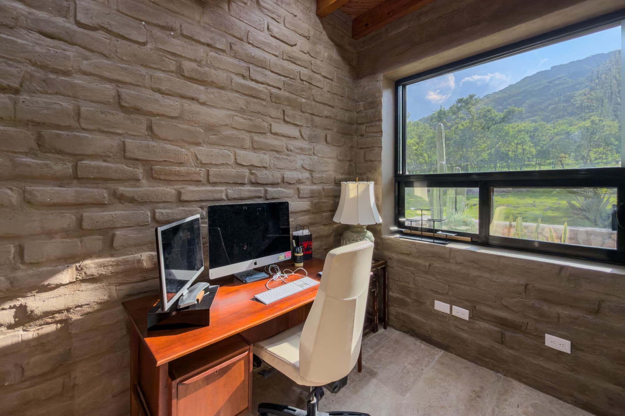 Santuario Tierra Viva — Sosnabar, San Miguel de Allende — photo 34 — mountain views from inspiring workspace