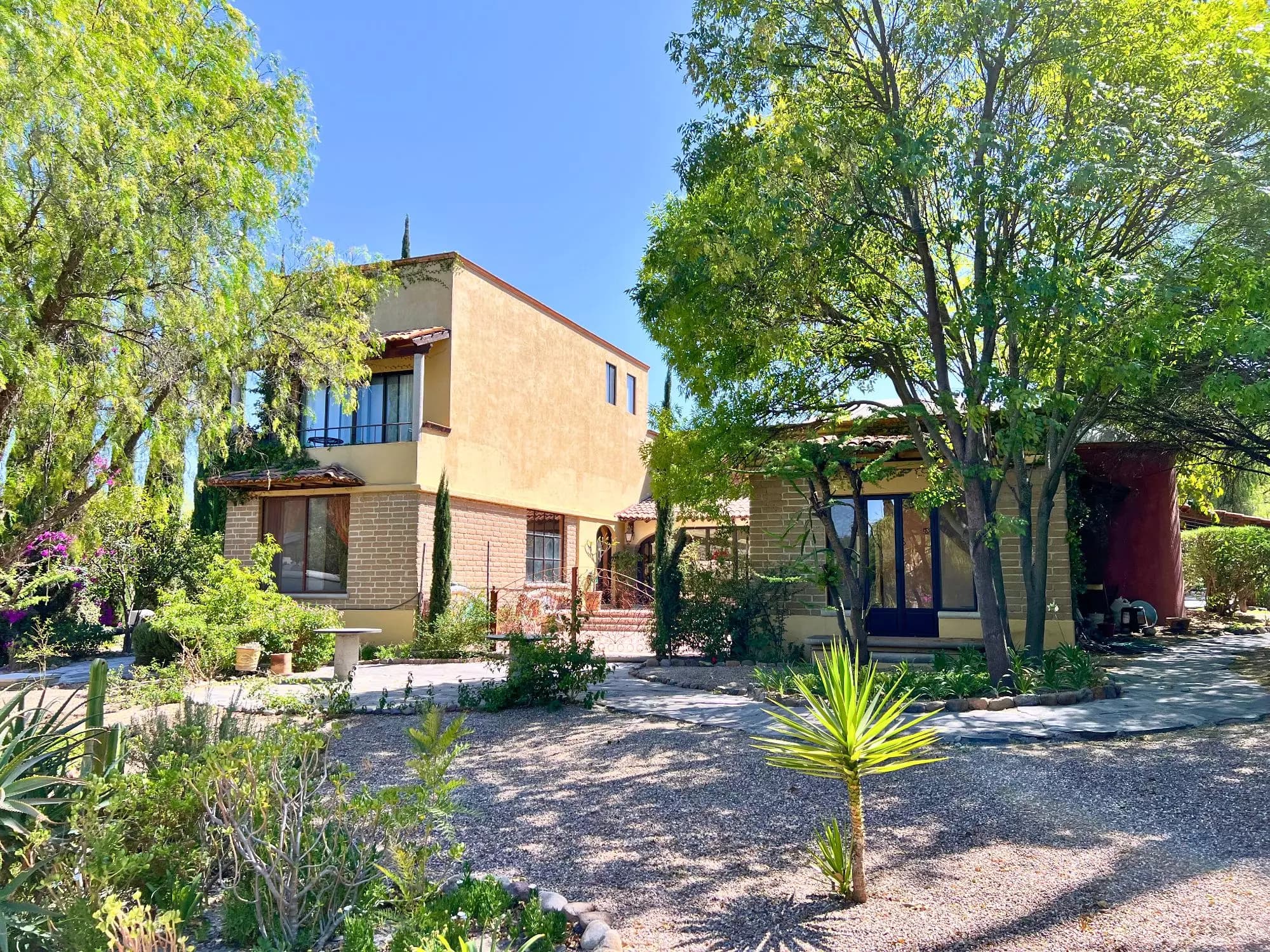 Colonial Charm - Los Labradores Community — Los Labradores, San Miguel de Allende — photo 3 — charming colonial home, sun-dappled gardens
